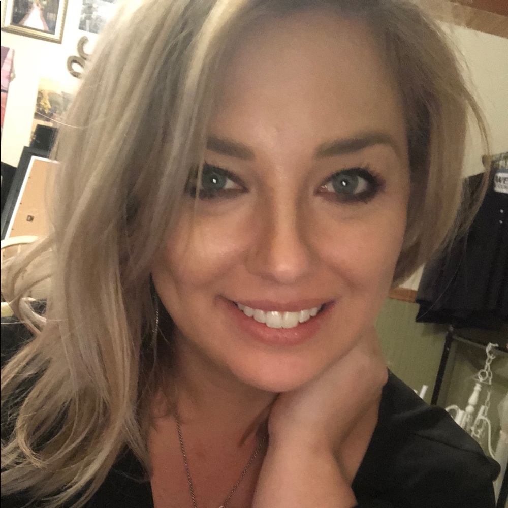 Meet your Posher, Crystal